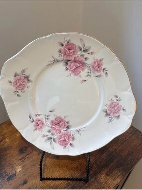 Vintage Duchess Royal Court Bone China Dinner Plate - Elegant Floral Accent